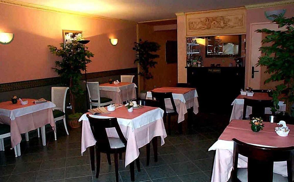 Hotel De La Tour Pont-de-lʼArche Kültér fotó